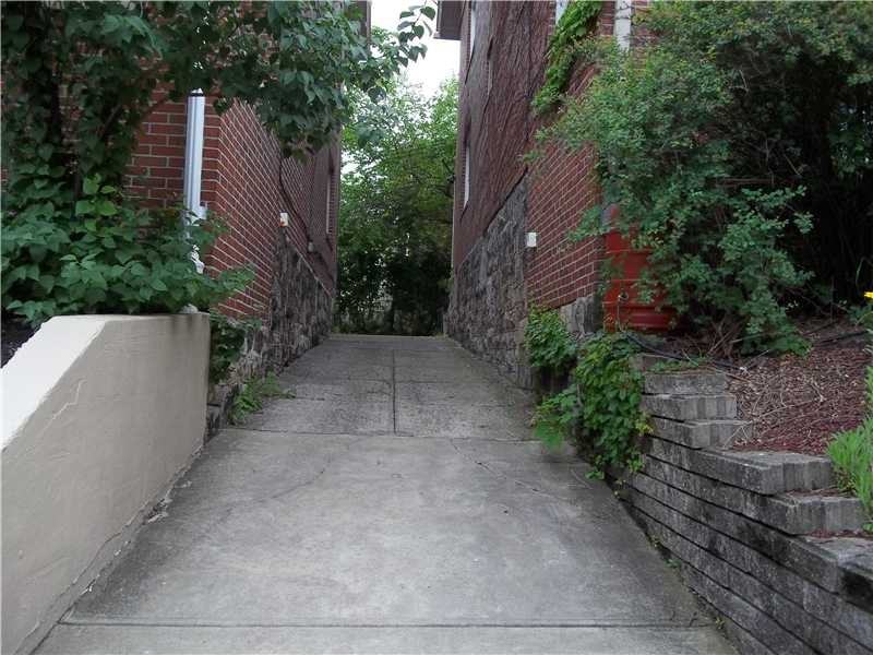 1459 Barnsdale St - Photo 3 of 23