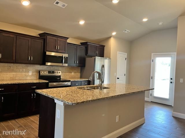 327 327 Swaden Ln - Photo 2 of 8