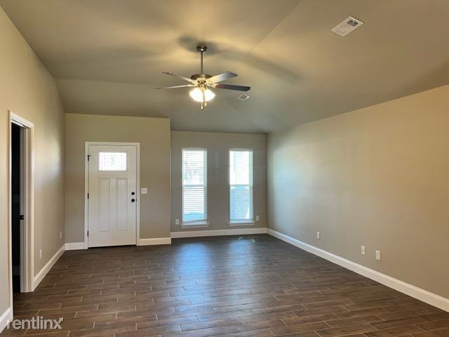 327 327 Swaden Ln - Photo 3 of 8