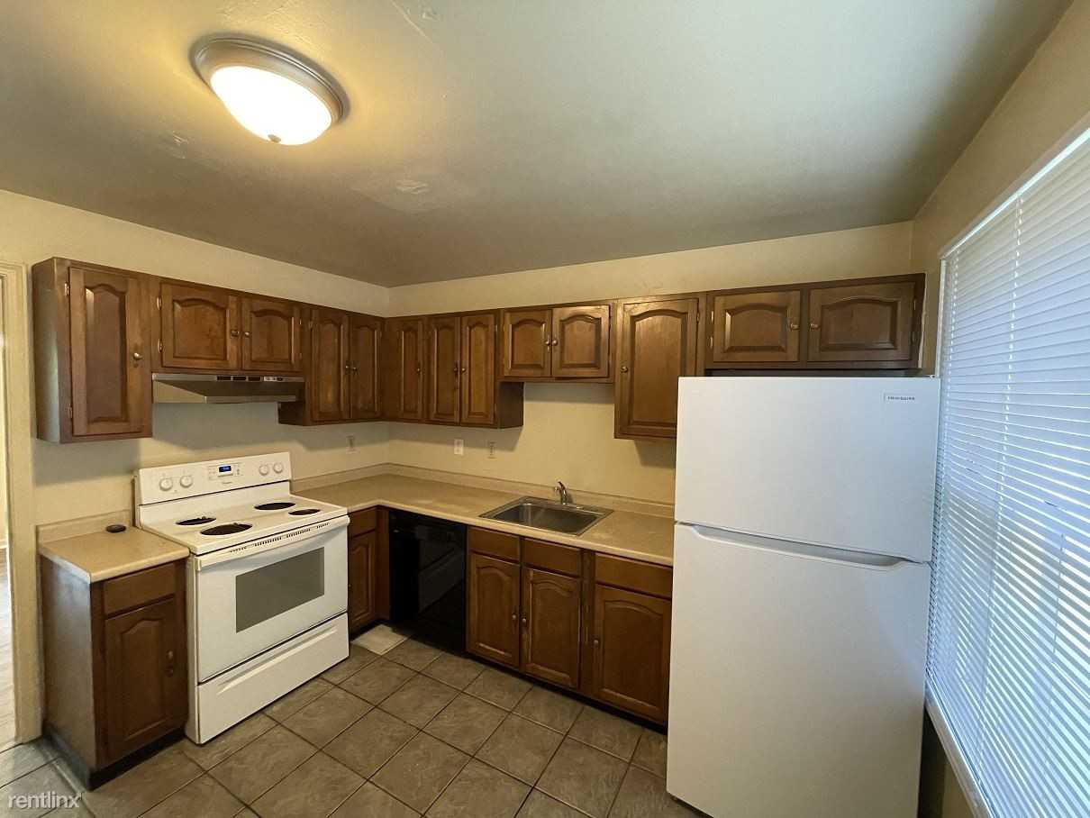 124 Woodgate Rd - Photo 2 of 12