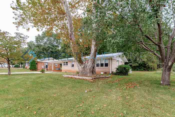 108 Eastview St - Photo 3 of 18