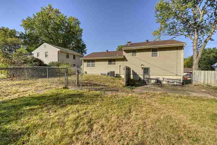 5031 N Woodland Ave - Photo 3 of 14