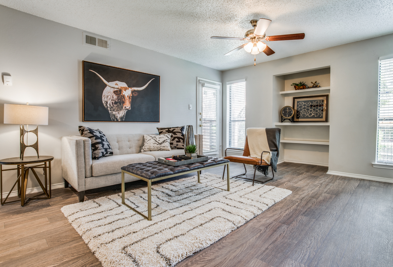 Exchange 7272 - Photo 2 of 28