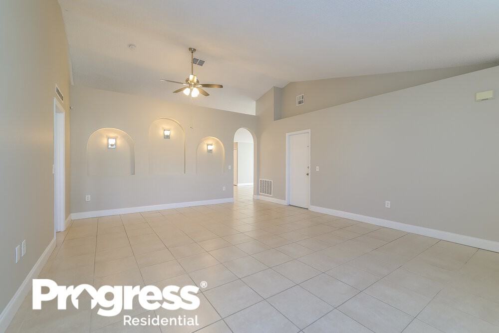 931 Louvre Ct - Photo 3 of 16