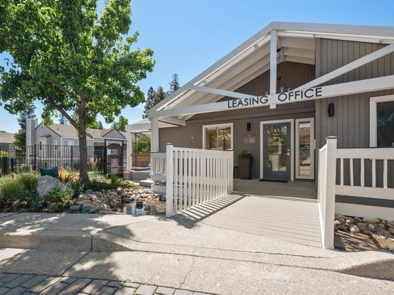 486 Morello Ave - Photo 4 of 31