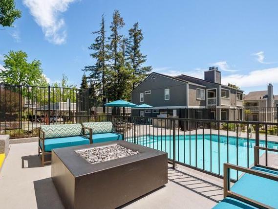 486 Morello Ave - Photo 7 of 31