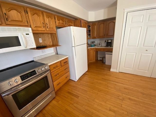 61 Bell Cres #HOME - Photo 3 of 22