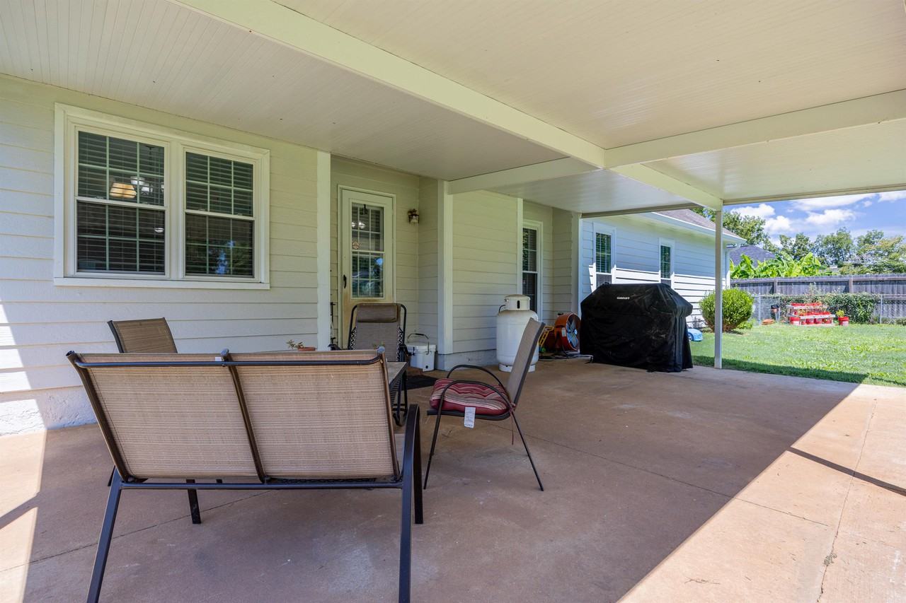 196 Lynwood Ln #1 - Photo 4 of 20