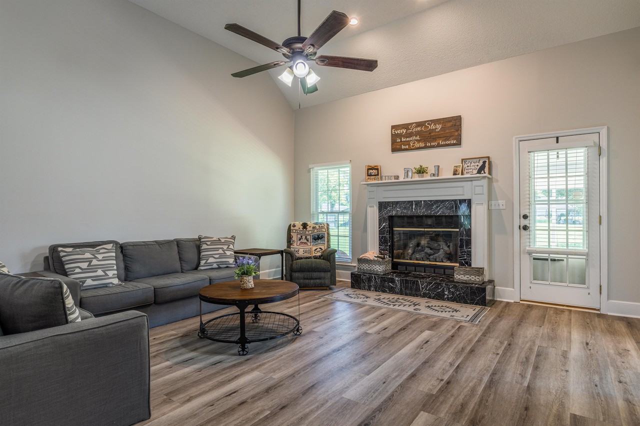 196 Lynwood Ln #1 - Photo 6 of 20