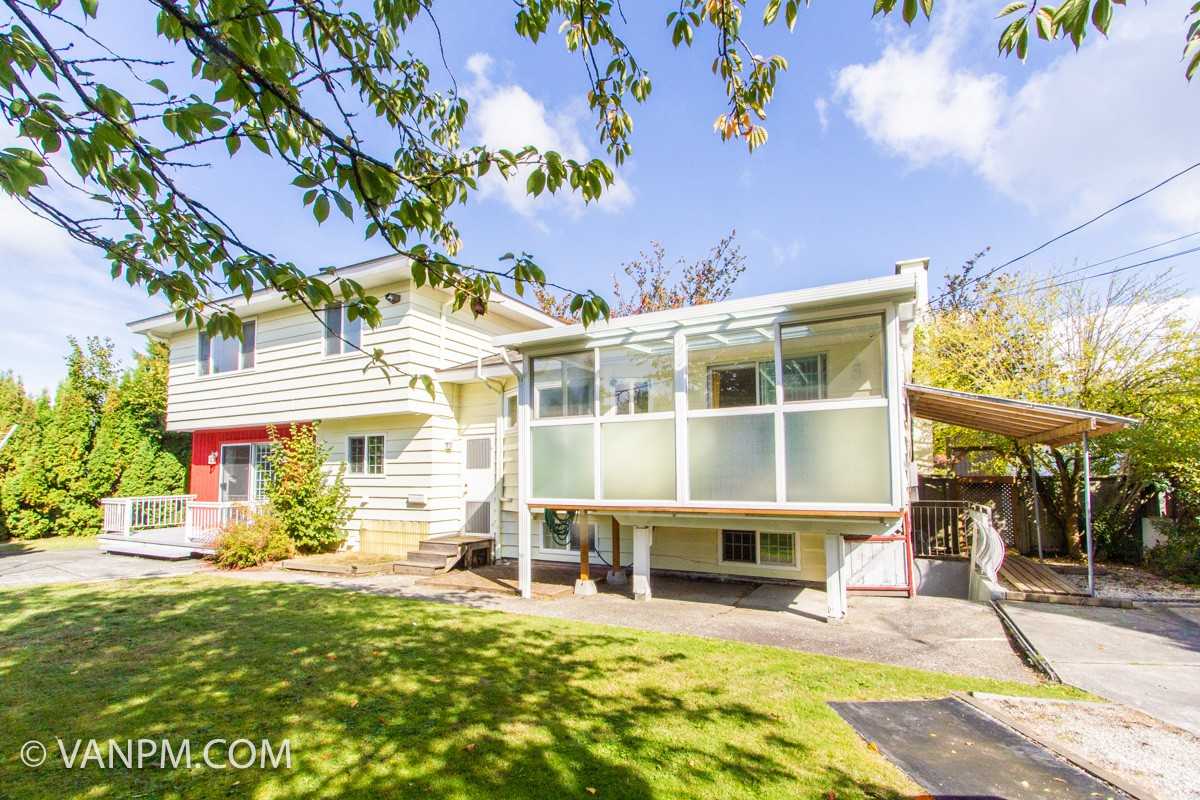Basement Suite - Photo 2 of 10