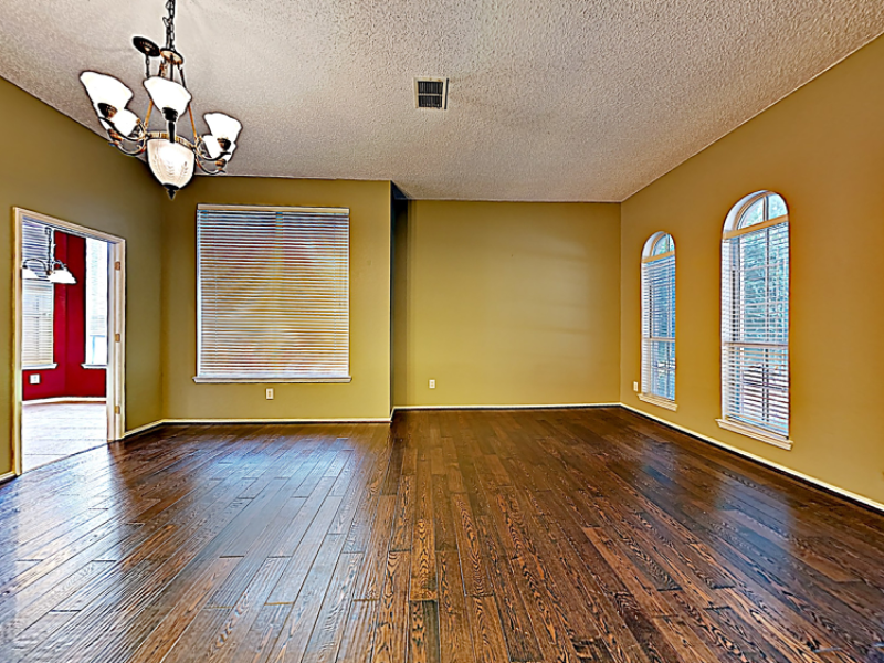 1219 Aylesbury Dr - Photo 3 of 16