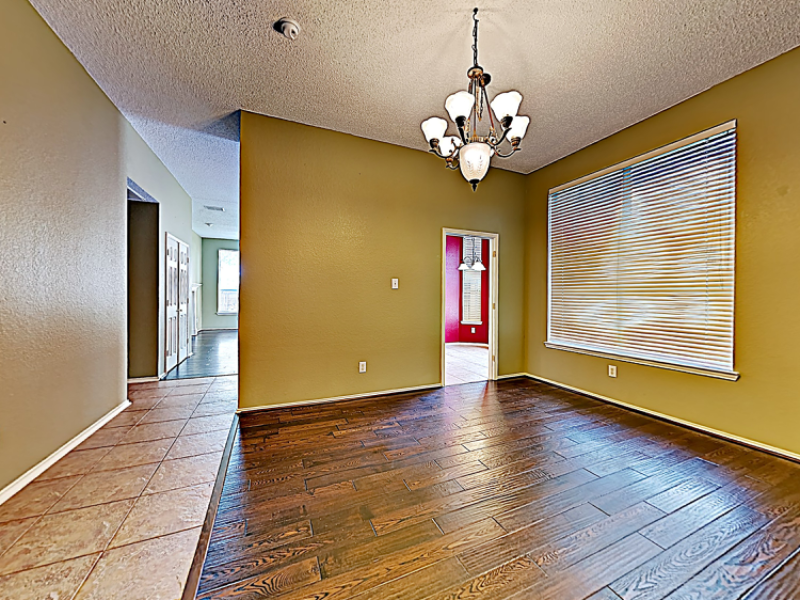 1219 Aylesbury Dr - Photo 4 of 16