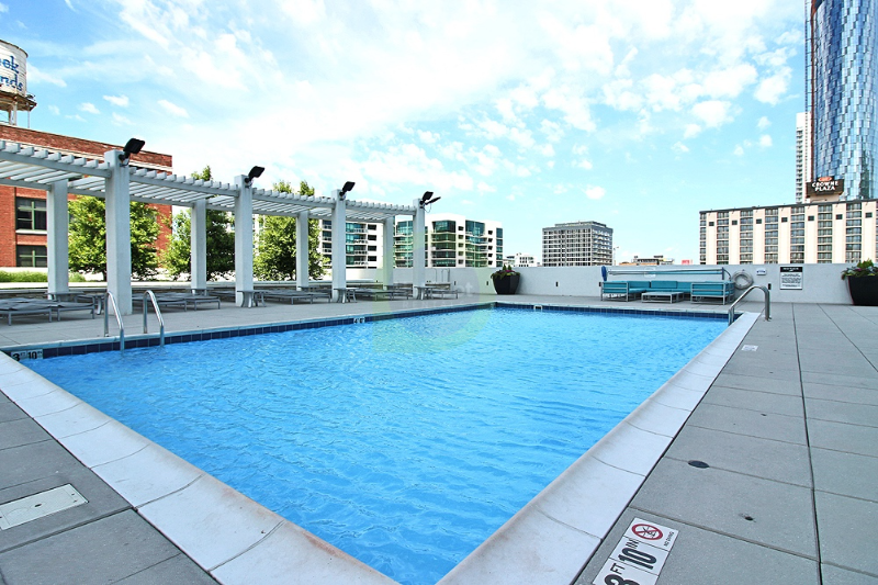 750 W Adams St - Photo 6 of 9