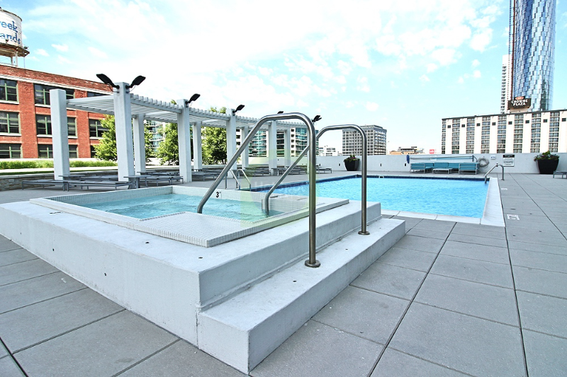 750 W Adams St - Photo 7 of 9