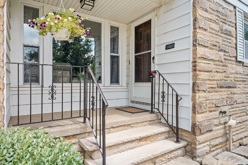 24005 Woodway Rd - Photo 2 of 18