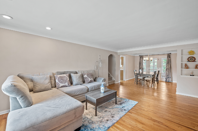 24005 Woodway Rd - Photo 3 of 18