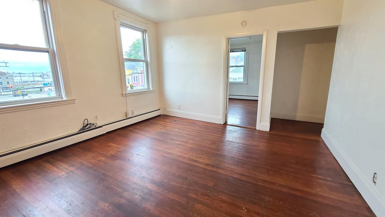 25 Tilley StreetApt. 4 #25-4 - Photo 5 of 12