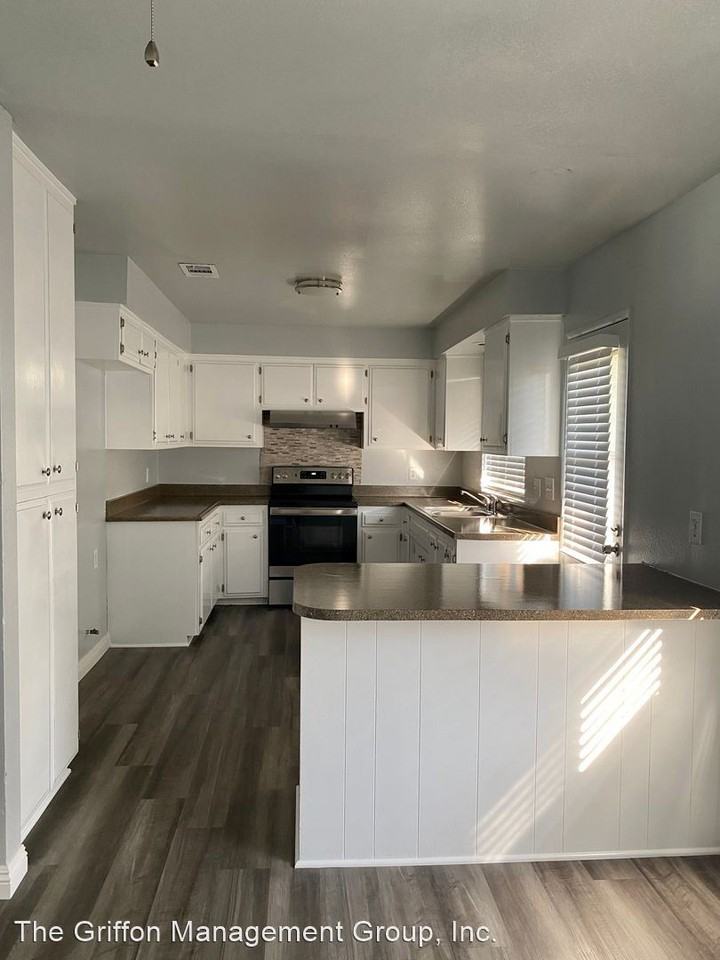 740-756 S. Jordan Avenue - Photo 3 of 9