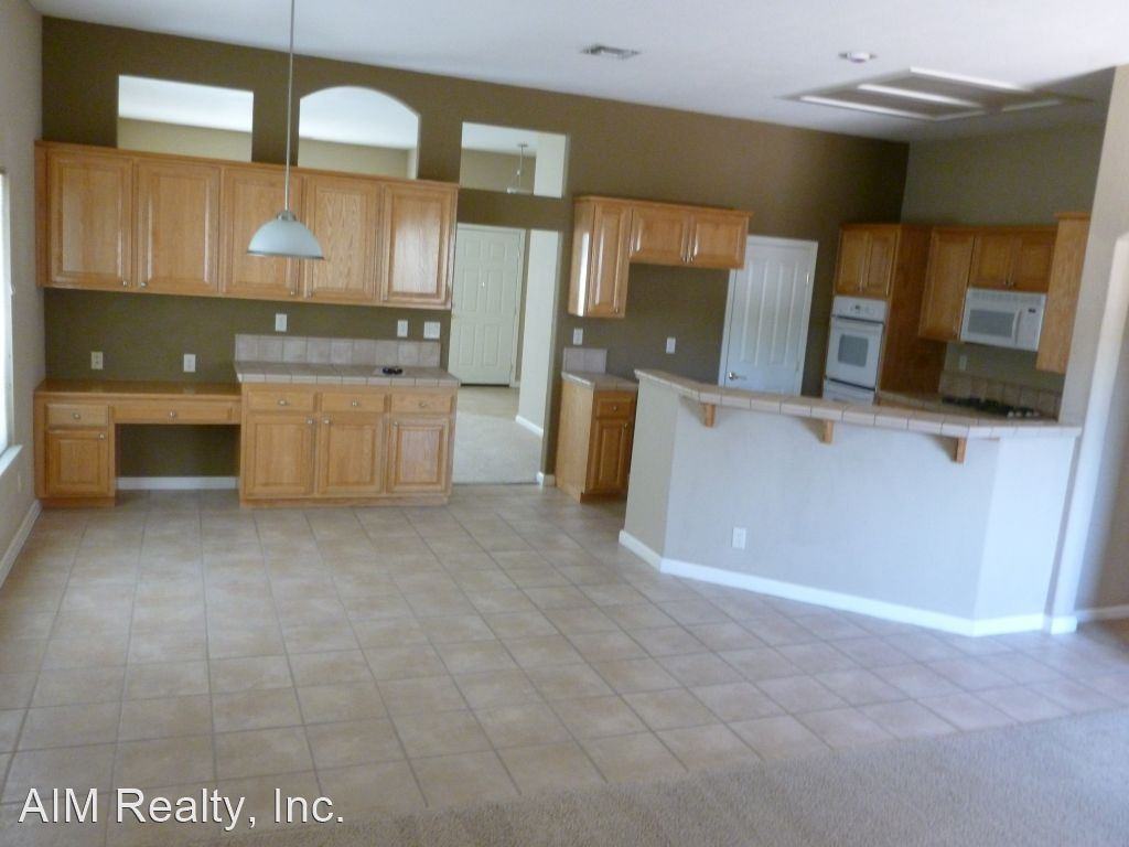 1900 Mckinley St - Photo 3 of 11