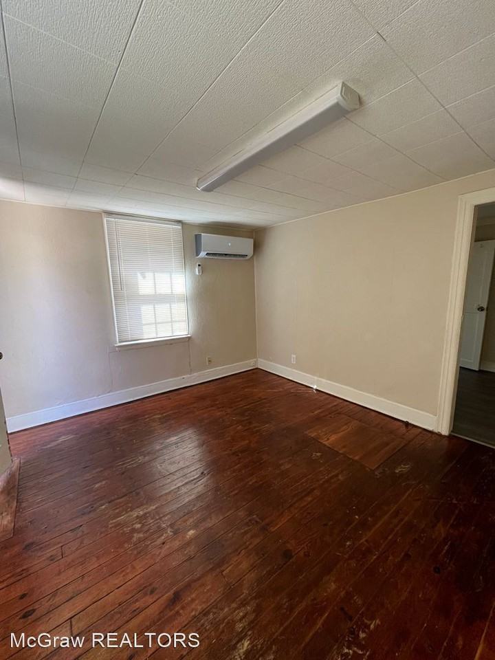 620 1/2 W 24th St - Photo 2 of 9