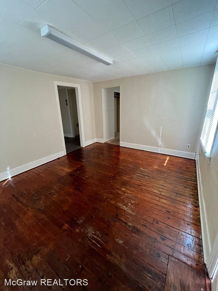 620 1/2 W 24th St - Photo 3 of 9