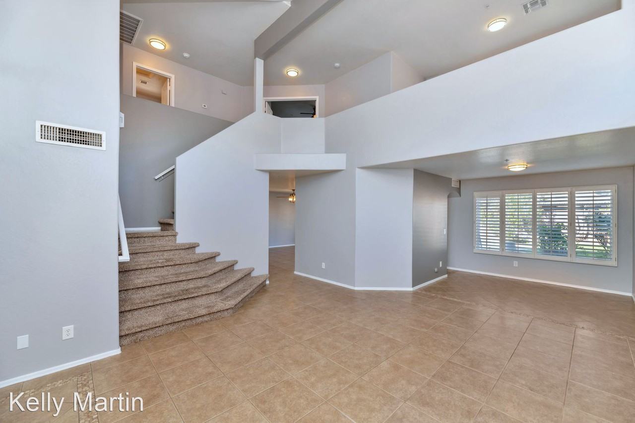 8782 E Pinchot Ave - Photo 3 of 27