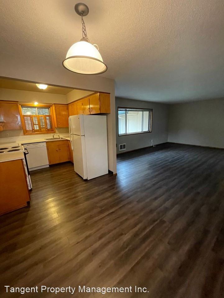 3511-3515 SE Cora Drive - Photo 3 of 25