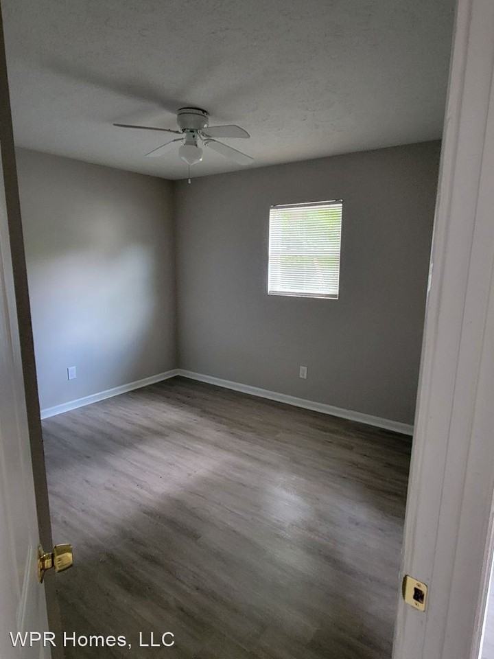 6077 Pine Street - Photo 3 of 6