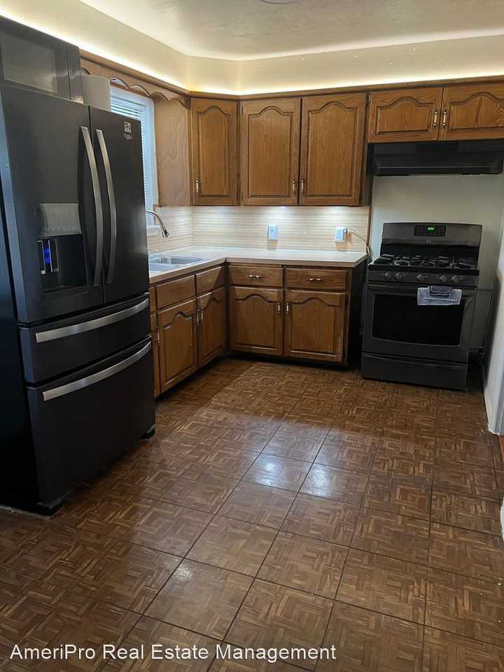 717 S La Salle Dr - Photo 2 of 13