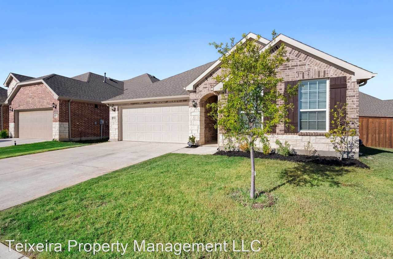 5841 Scarcliff Ln - Photo 3 of 27