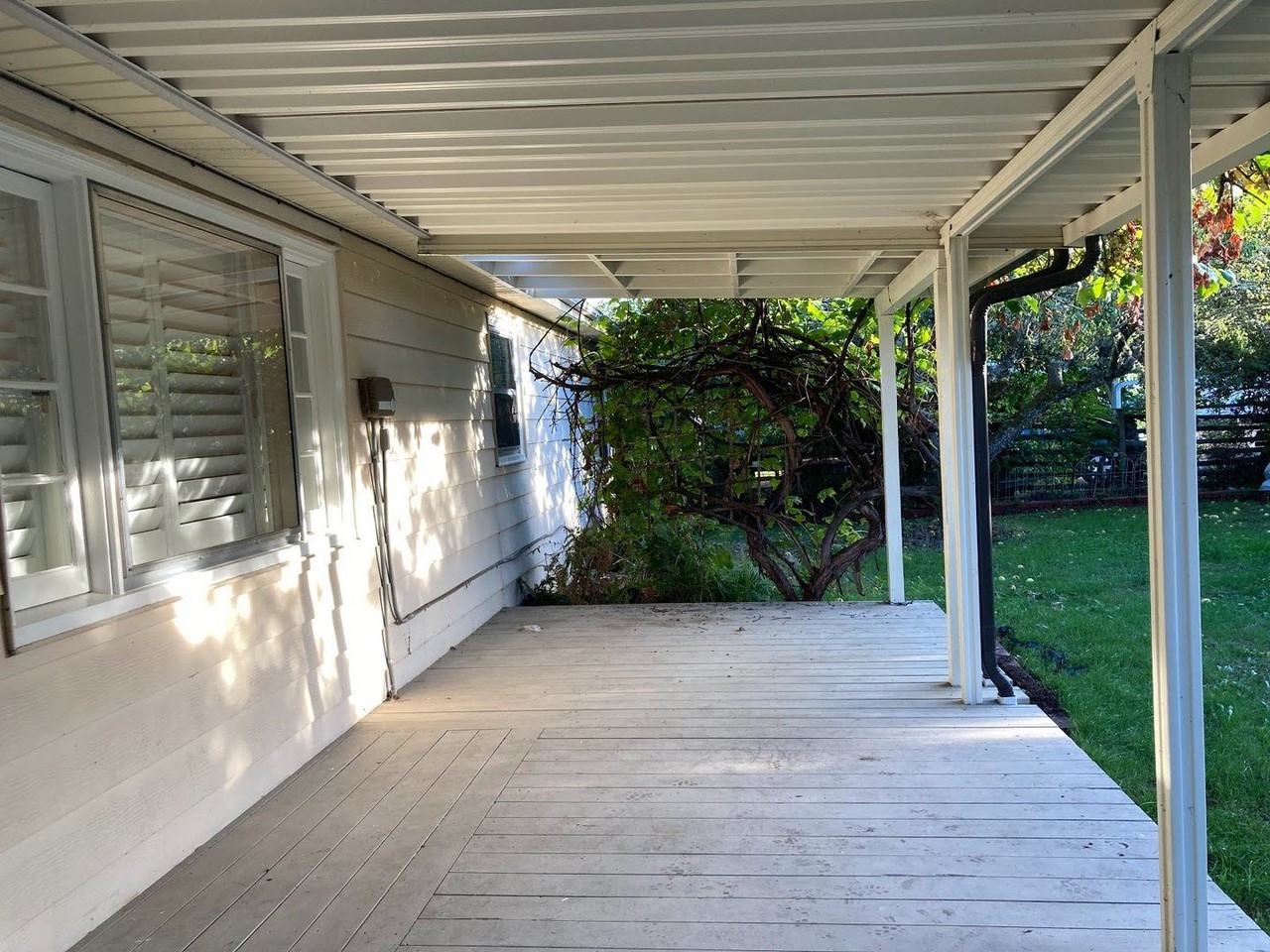 1844 Nw Keasey St - Photo 3 of 33
