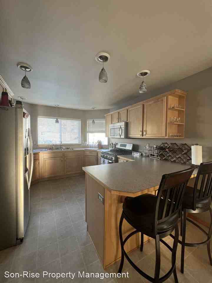 234 Prince Ave #201 - Photo 3 of 14