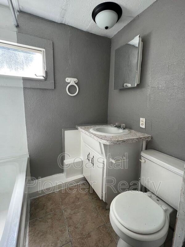 7018 Washington St - Photo 3 of 6