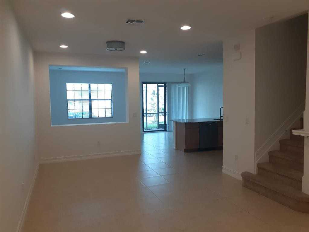 115 Riverwalk Cir E #115 - Photo 2 of 5