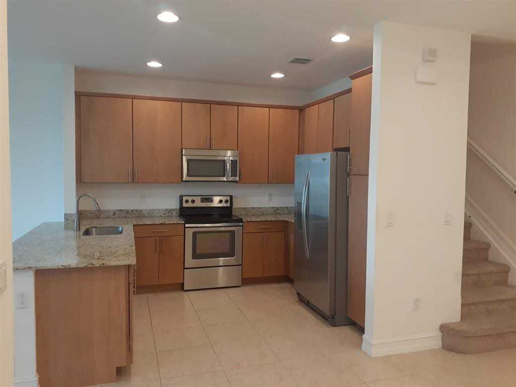 115 Riverwalk Cir E #115 - Photo 3 of 5