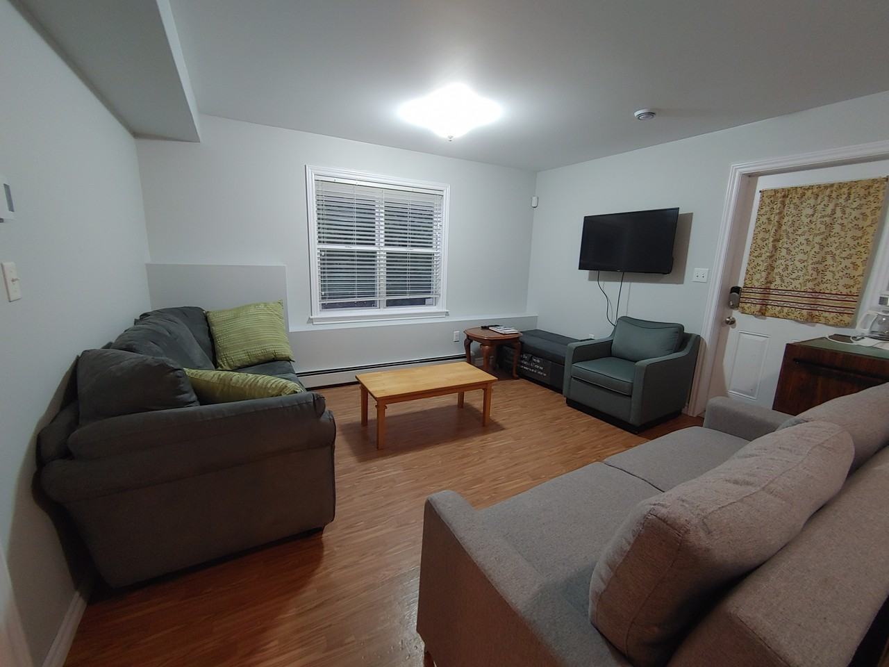 87 Canterbury Lane - Photo 3 of 10