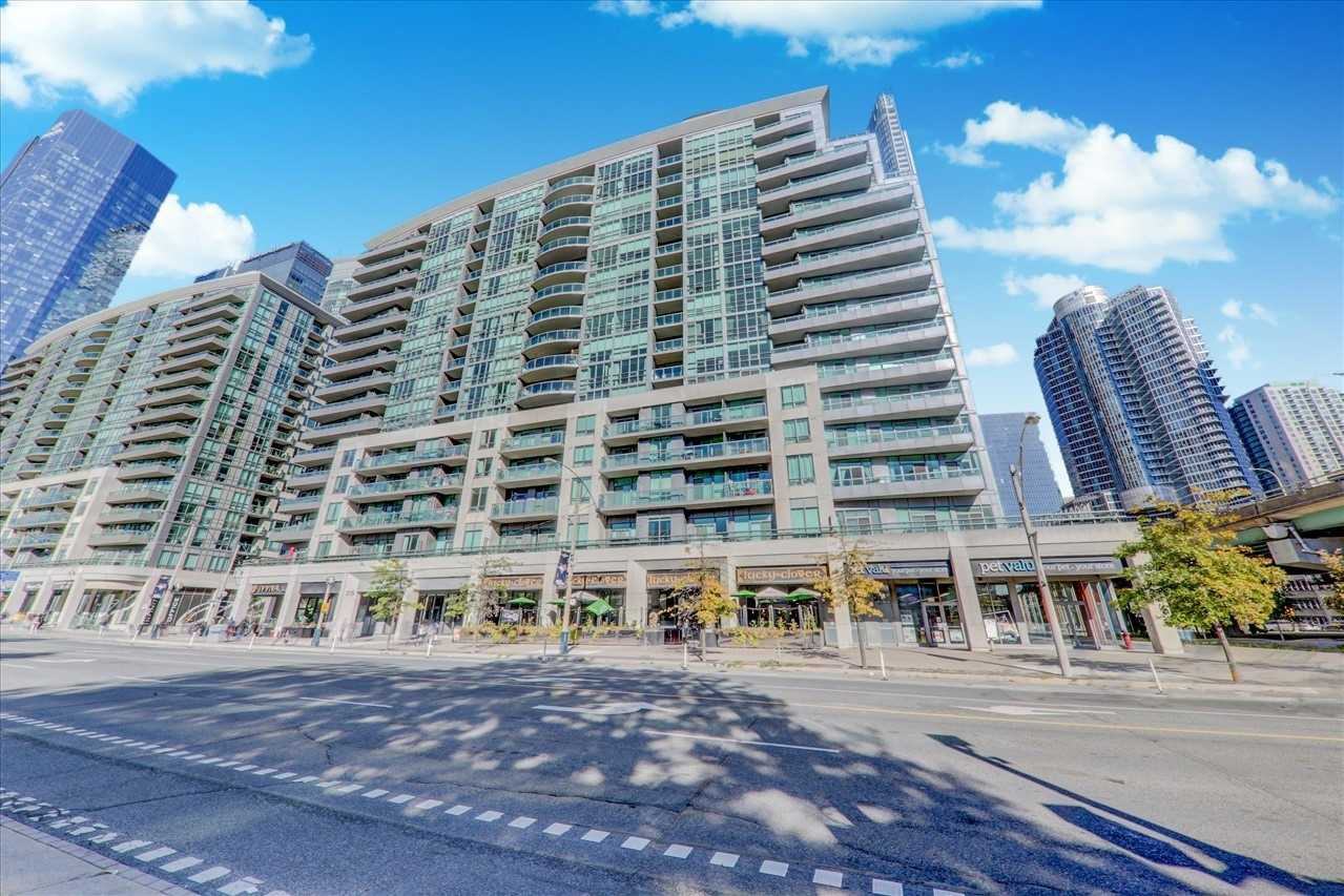 Bremner Blvd & Lower Simcoe St #618 - Photo 3 of 35