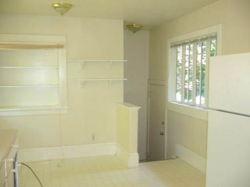 1332 NE 46th Ave - Photo 3 of 10