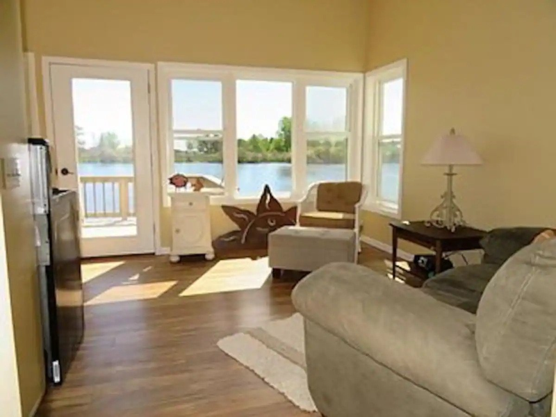 313 Harbor St - Photo 2 of 4