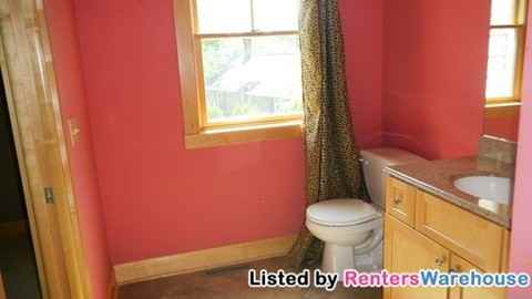 330 Myrtle St W - Photo 3 of 11