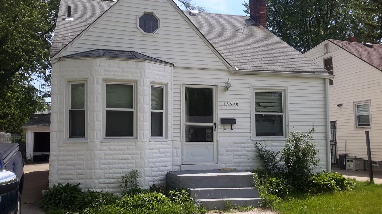 18530 Plainview Ave #1 - Photo 5 of 35