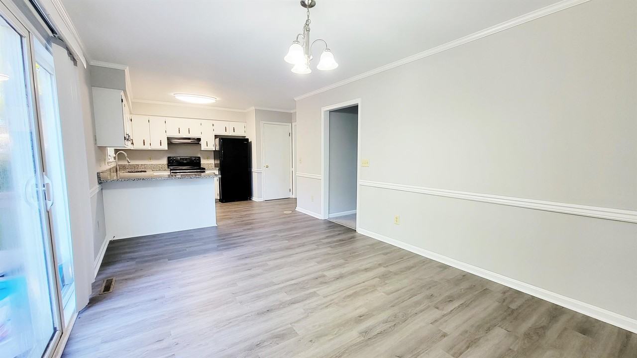 830 Larch Way #1 - Photo 5 of 28