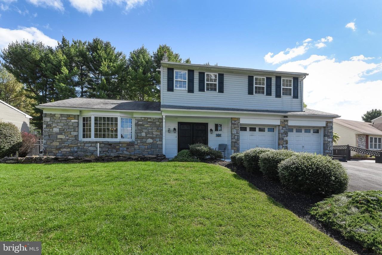 127 Lark Dr - Photo 3 of 46