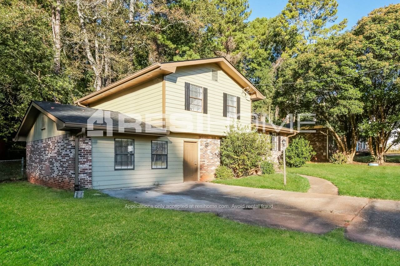 370 Amberwood Dr - Photo 3 of 24