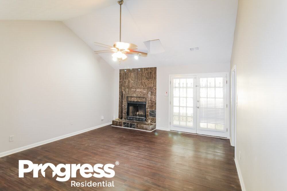 599 Maple Dr - Photo 3 of 16