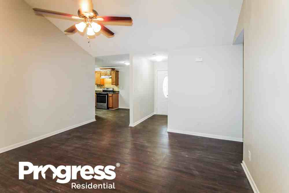 599 Maple Dr - Photo 4 of 16