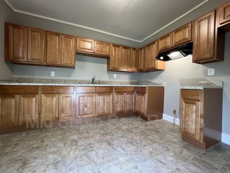 754 Spring St - Photo 3 of 8