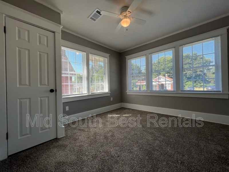 754 Spring St - Photo 4 of 8