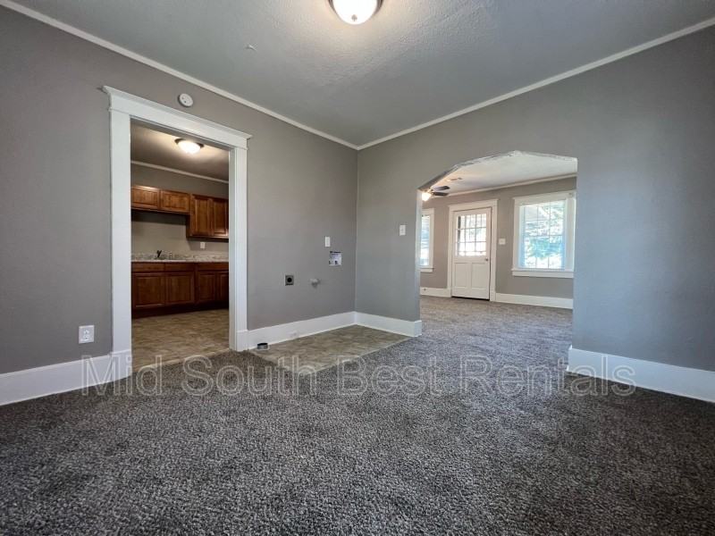 754 Spring St - Photo 7 of 8