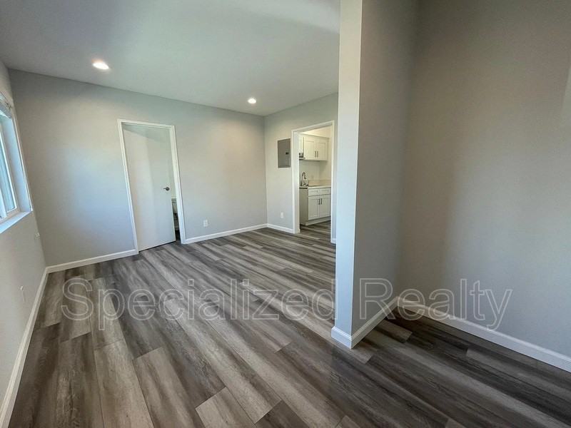 139 N Belmont St #R - Photo 3 of 7